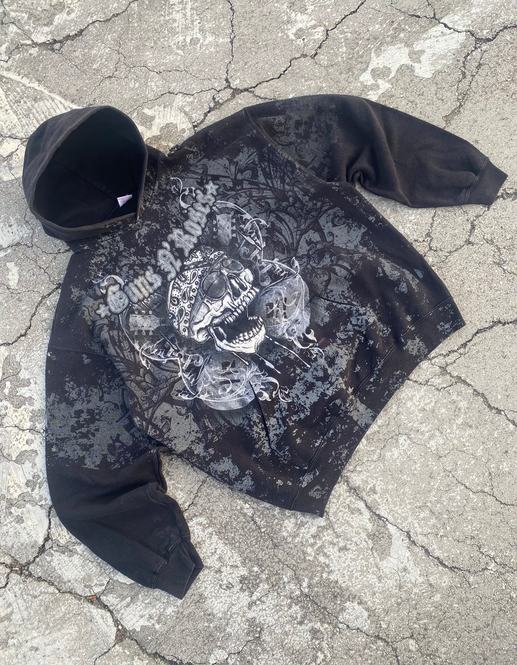 2000’S GUNS’ N ROSES AOP SKULL BLACK HOODIE (XL)