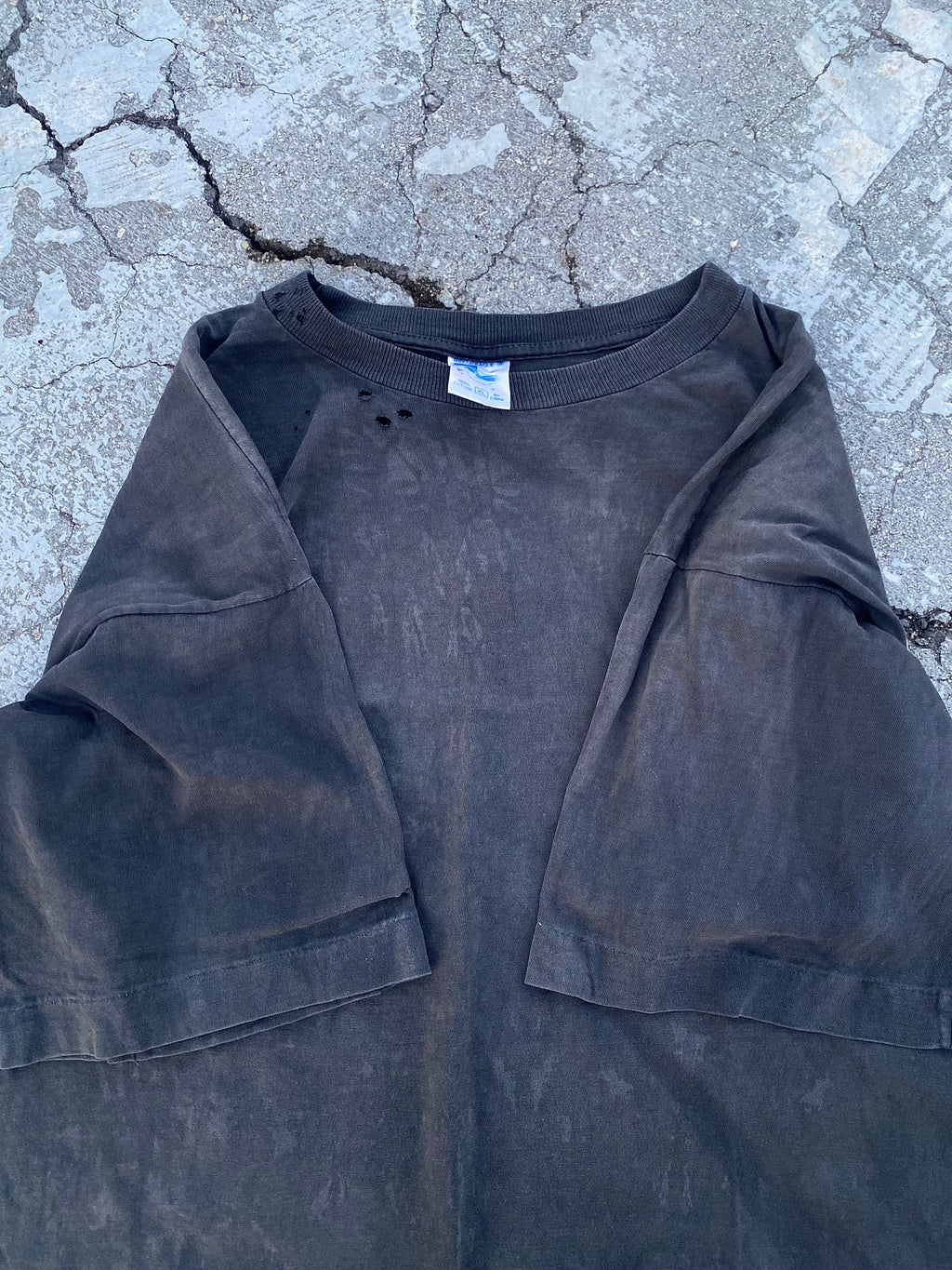 1990’S SINGLE STITCH BLANK FADED/DISTRESSED TEE (XL)