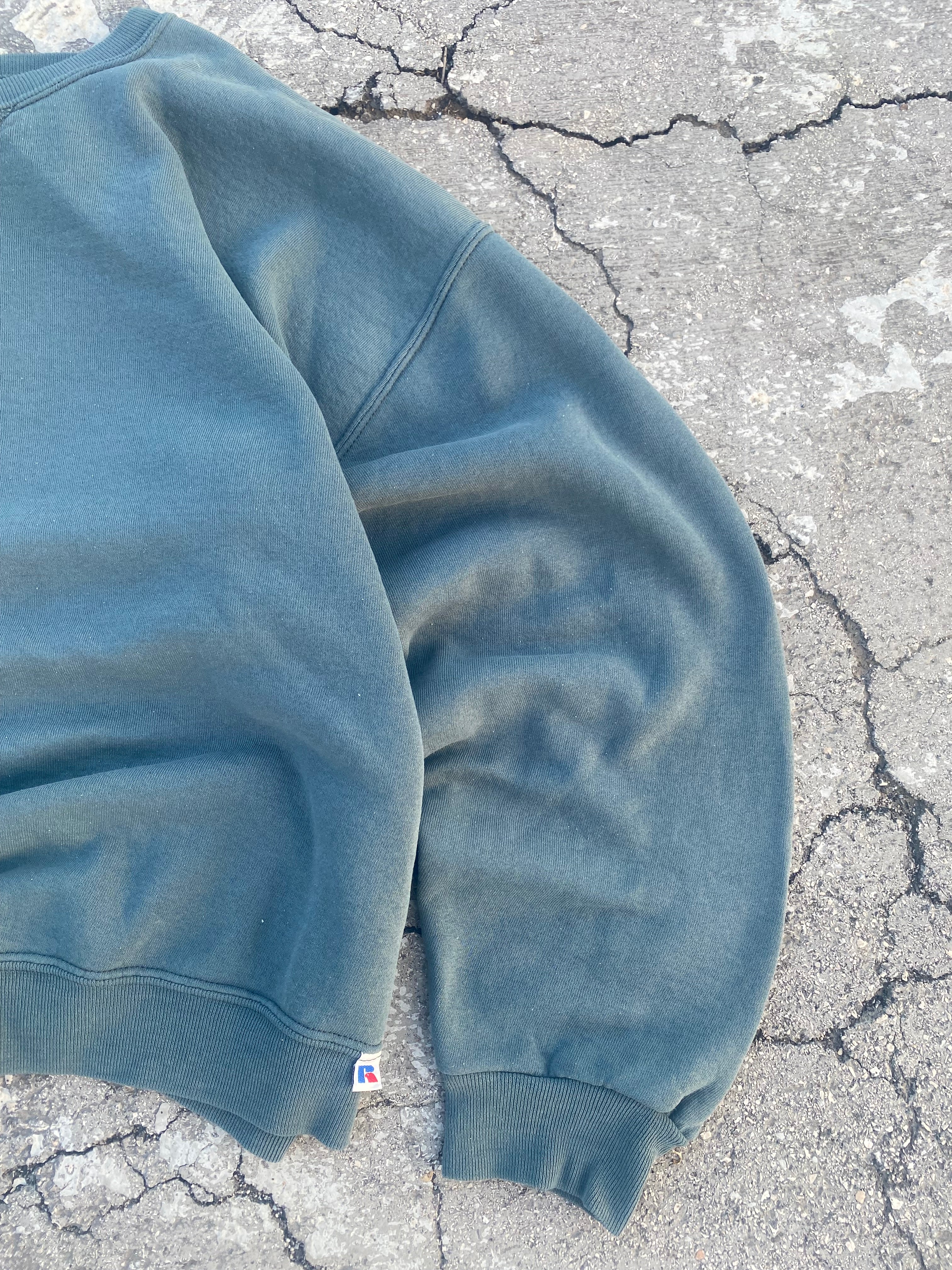 2000’S RUSSELL ATHLETIC FADED GREEN CREWNECK (XL)