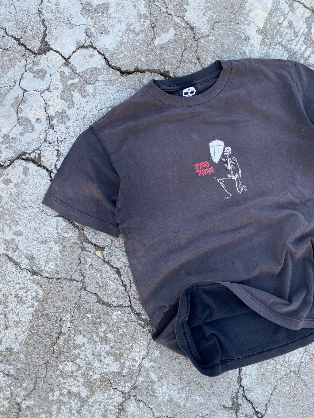 2000’S ZERO SKATEBOARD “SKELETON” TEE (M)