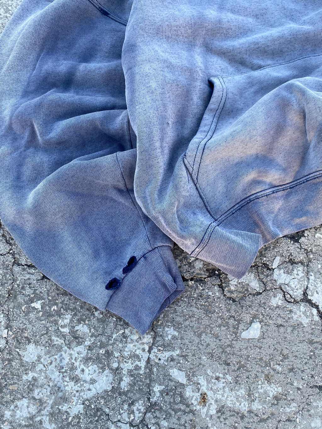 1990’S SUN FADE DESTROYED RUSSELL ATHLETIC HOODIE (S-M)