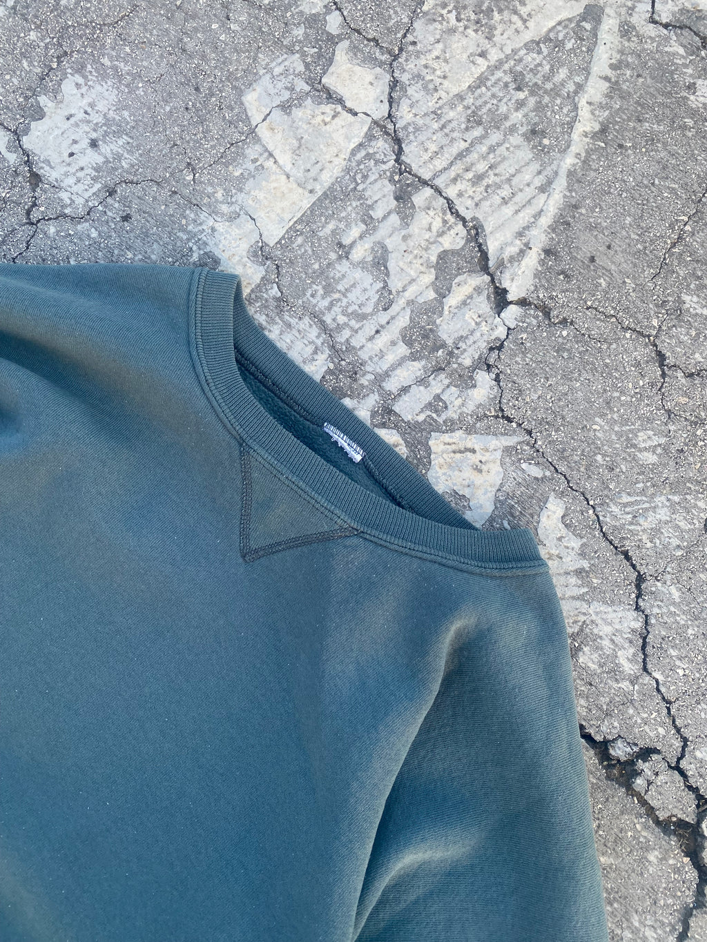 2000’S RUSSELL ATHLETIC FADED GREEN CREWNECK (XL)