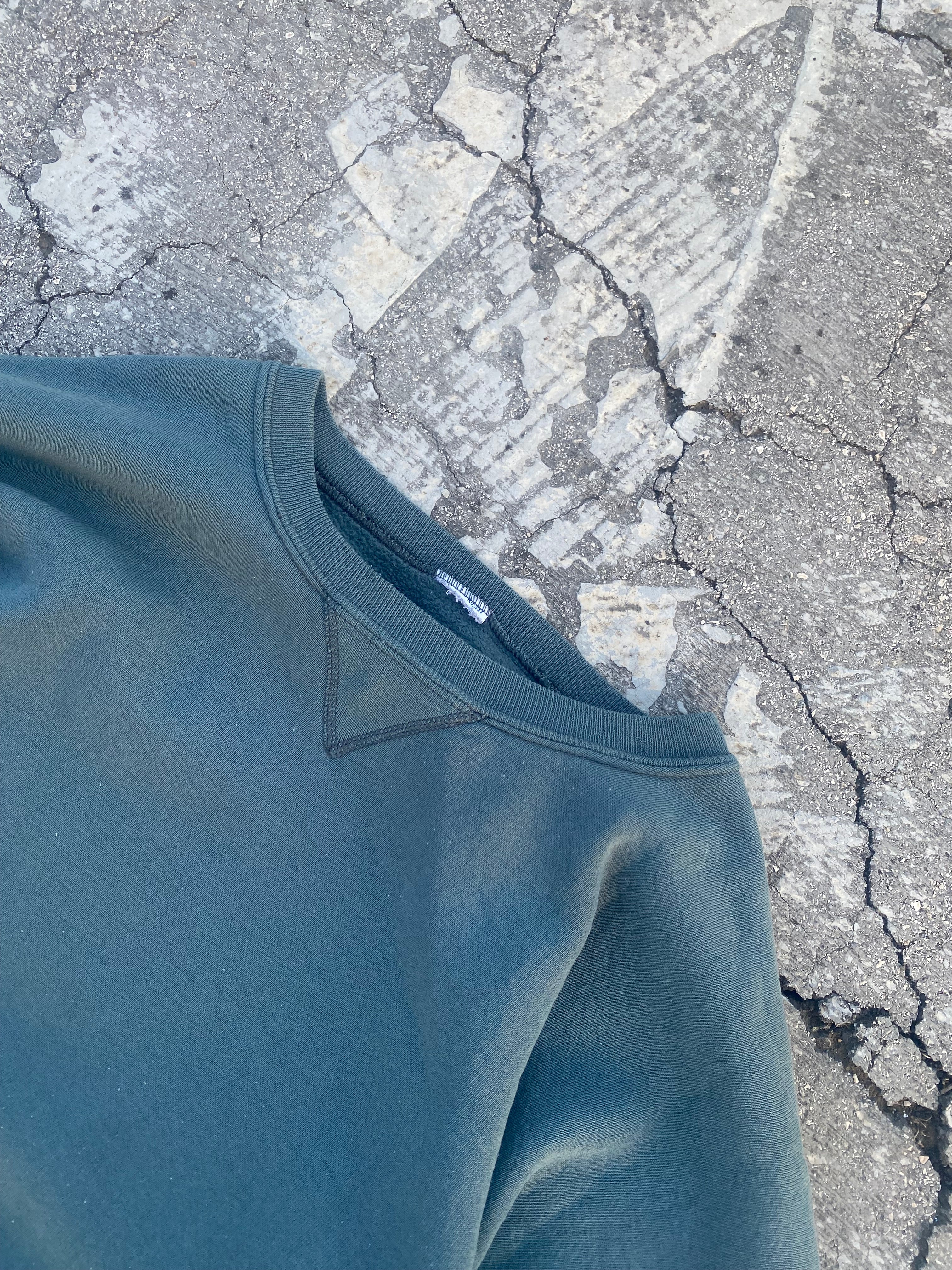 2000’S RUSSELL ATHLETIC FADED GREEN CREWNECK (XL)