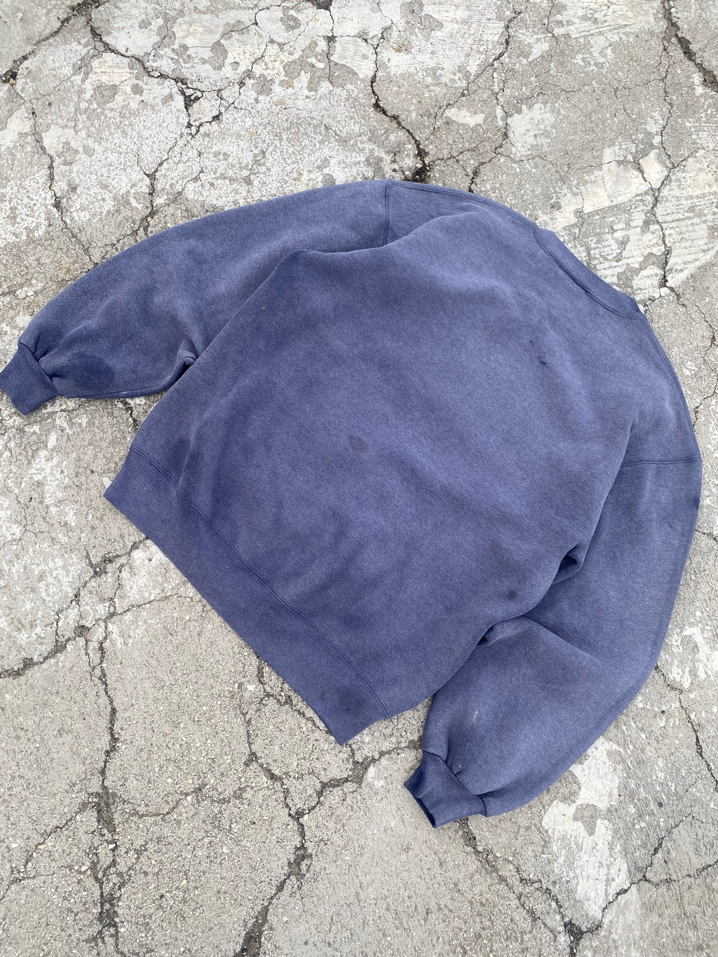 1990’S SUN FADED “MOM” RUSSELL ATHLETIC DISTRESSED CREWNECK (L)