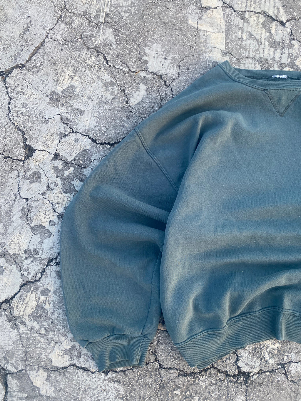 2000’S RUSSELL ATHLETIC FADED GREEN CREWNECK (XL)