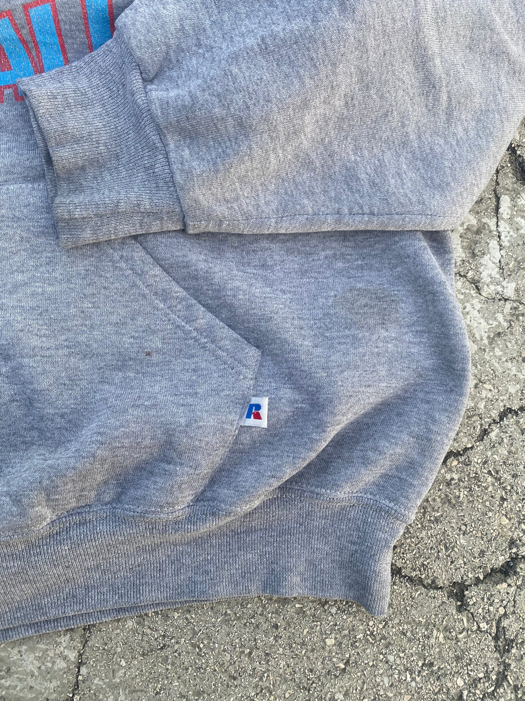 2000’S RUSSELL ATHLETIC “BASKETBALL” HOODIE (XL)