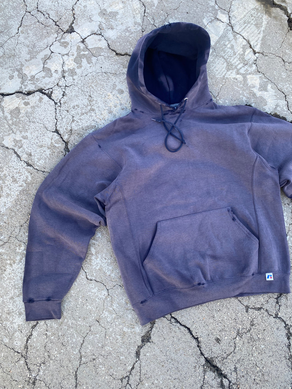 2000’S SUN FADE RUSSELL ATHLETIC BLANK HOODIE (M)