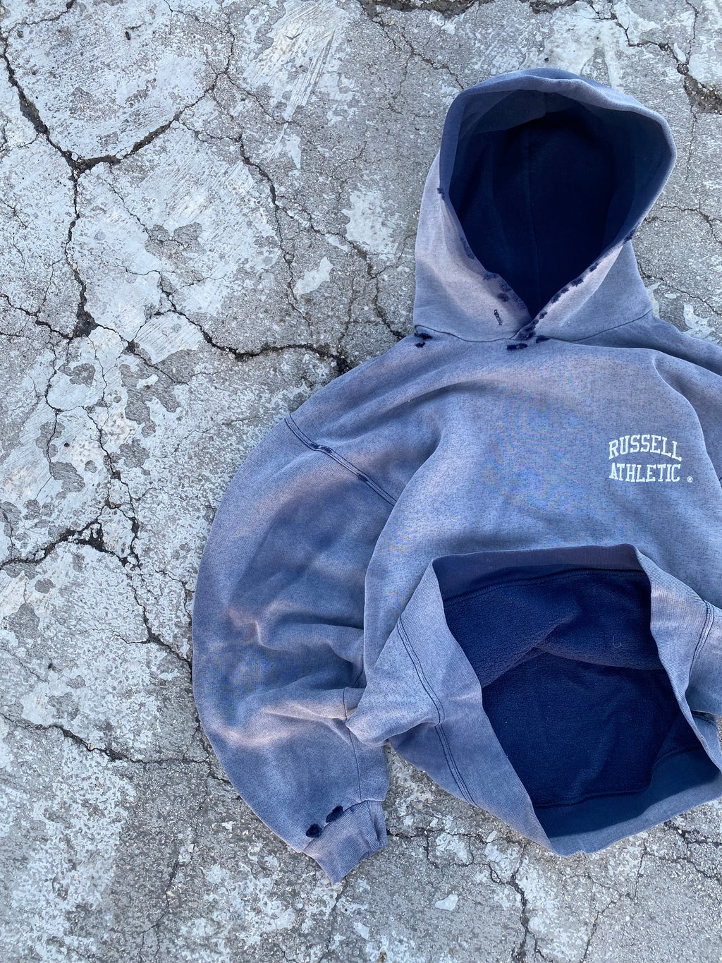 1990’S SUN FADE DESTROYED RUSSELL ATHLETIC HOODIE (S-M)