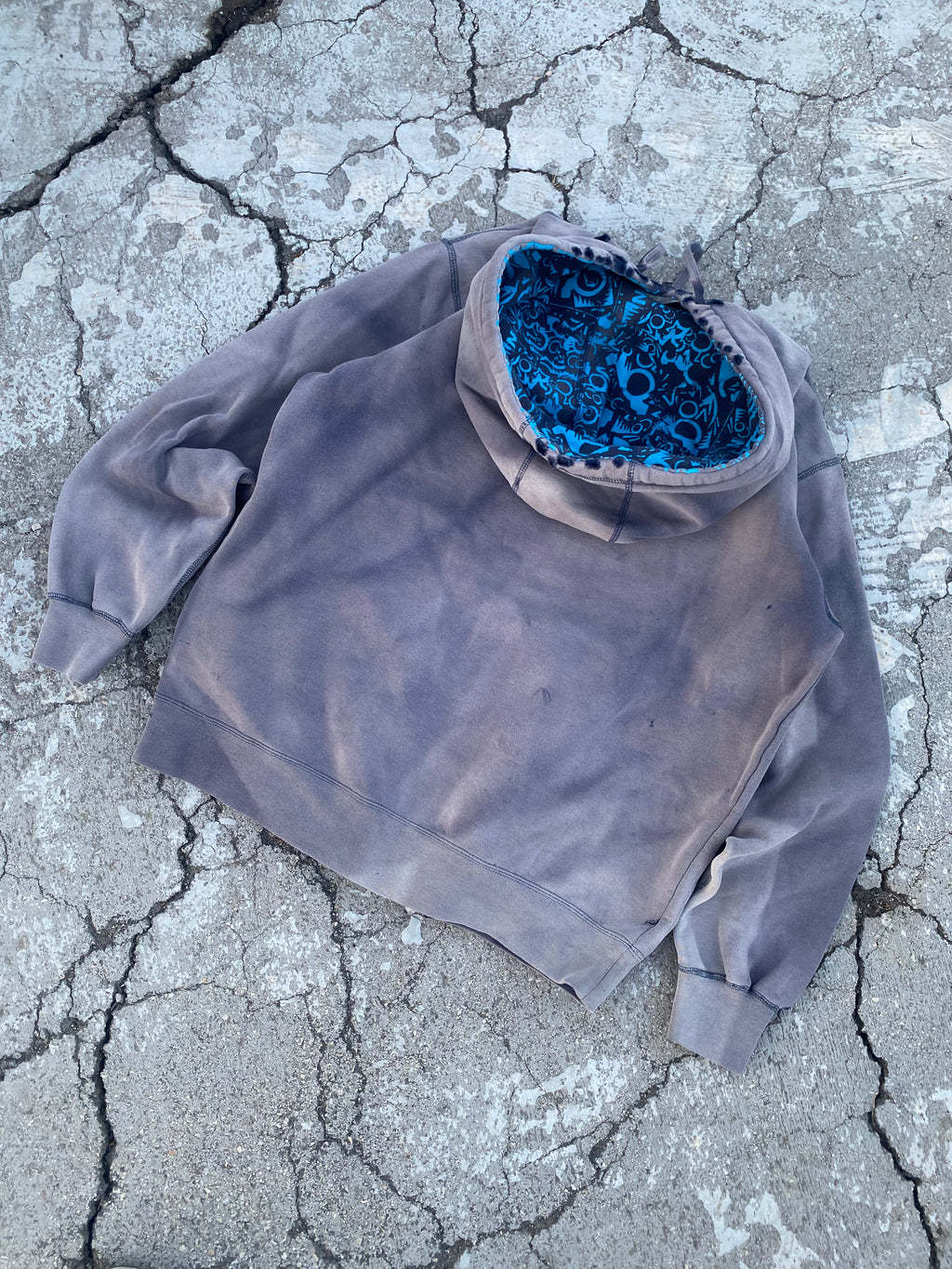 2000’S TRASHED VOLCOM SKATE HOODIE (S)