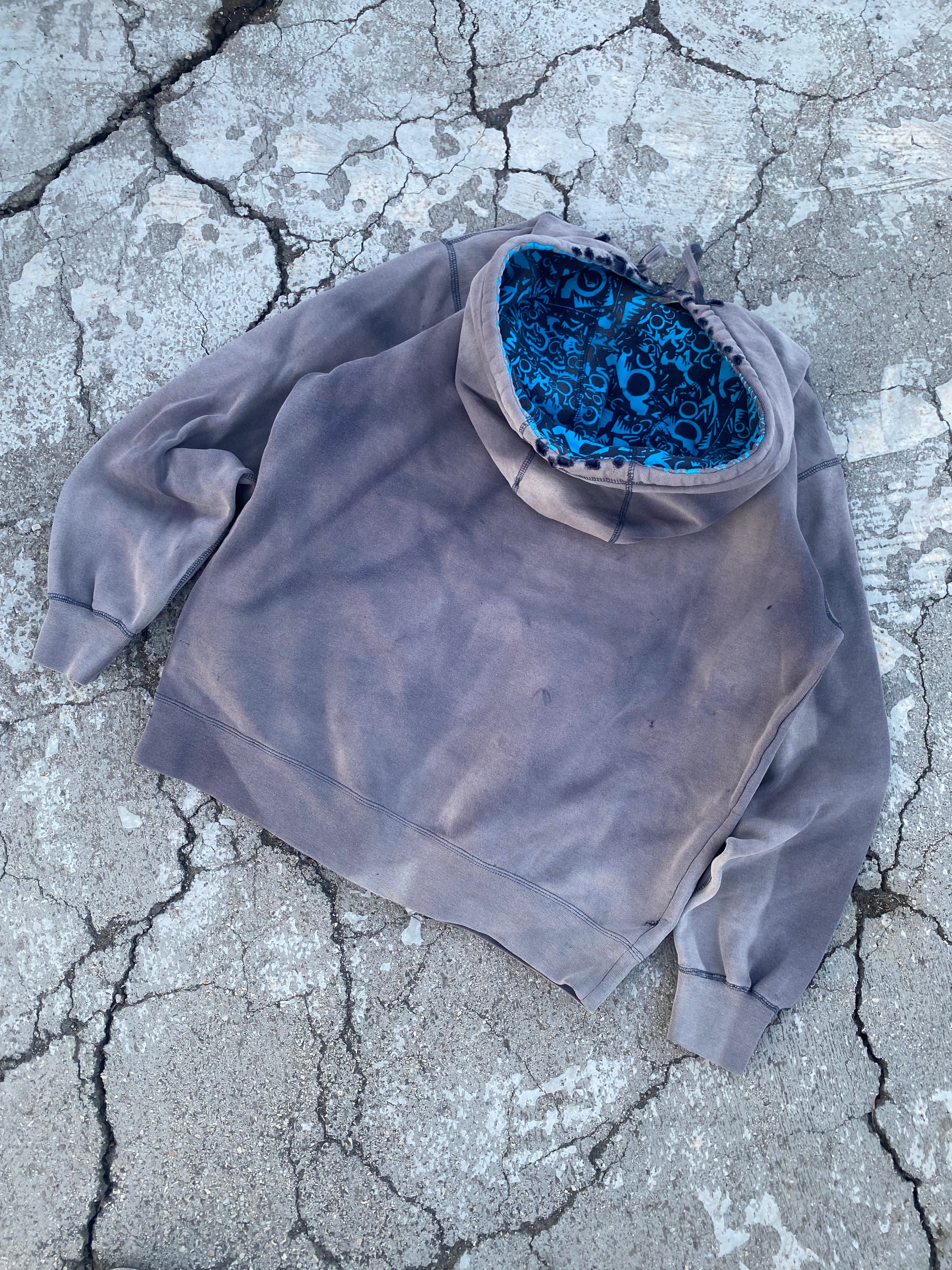 2000’S TRASHED VOLCOM SKATE HOODIE (S)
