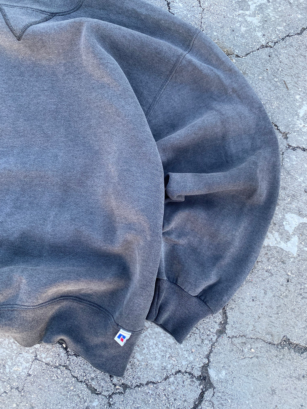 1990’S RUSSELL ATHLETIC SUN FADE BLANK REPAIR CREWNECK (L)