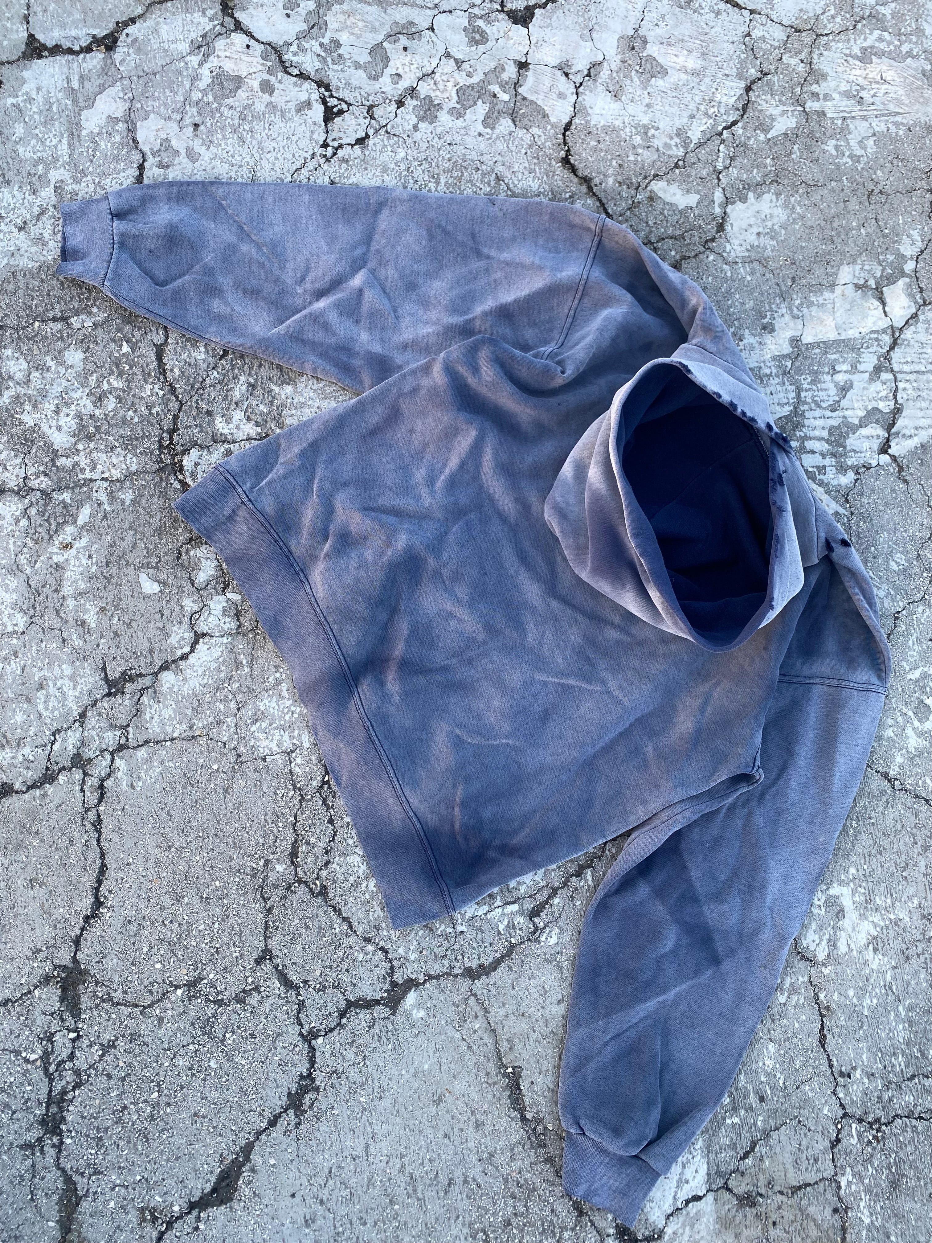 1990’S SUN FADE DESTROYED RUSSELL ATHLETIC HOODIE (S-M)