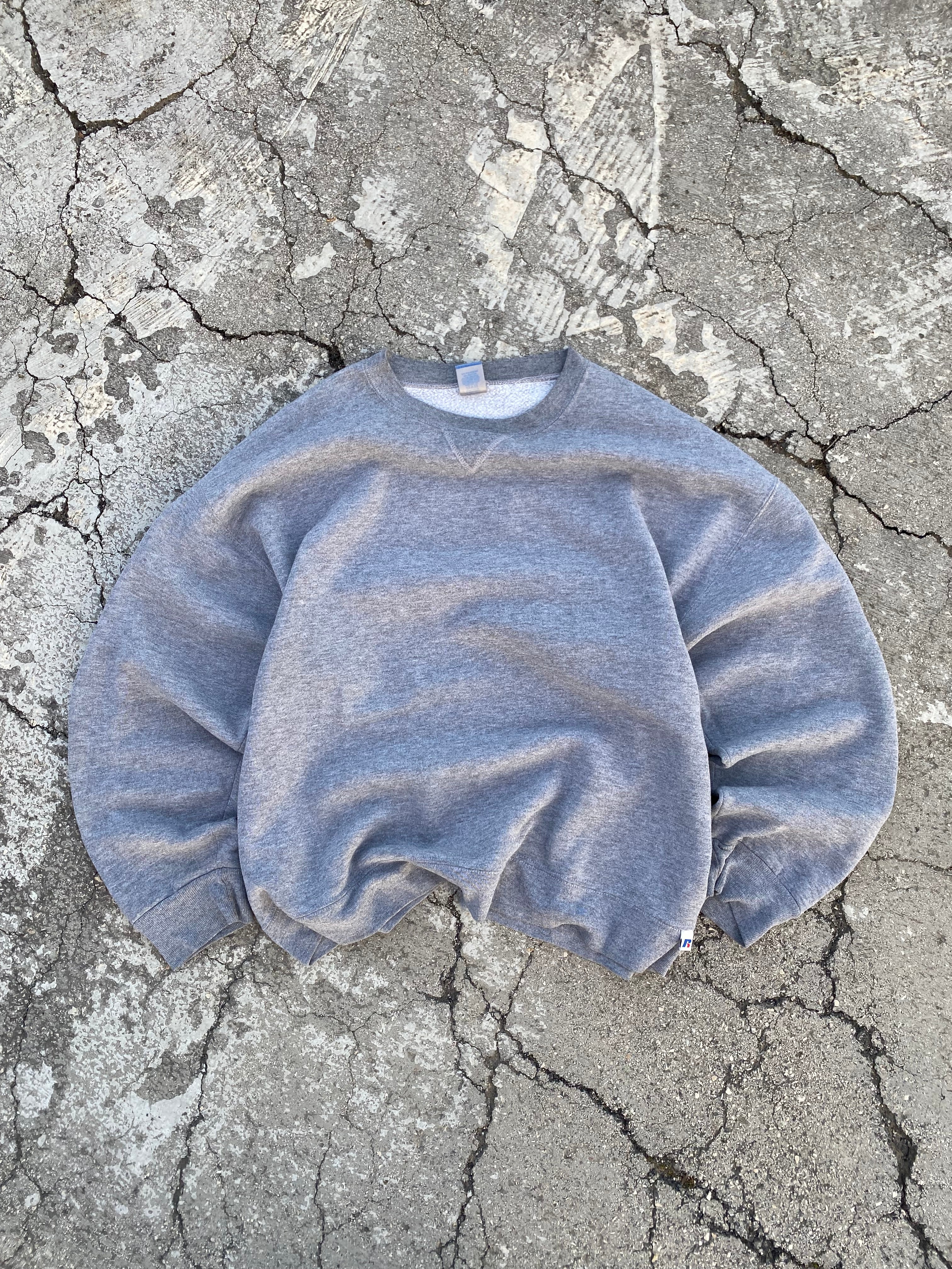 2000’S RUSSELL ATHLETIC BLANK CREWNECK (XL)