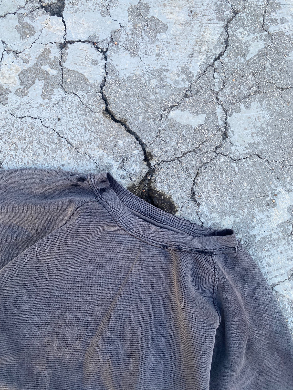 2000’S SUN FADE BLANK RAGLAN CREWNECK (XL)