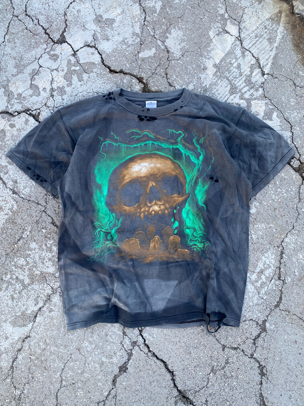 2000’S SKULL DISTRESSED TEE (XL)