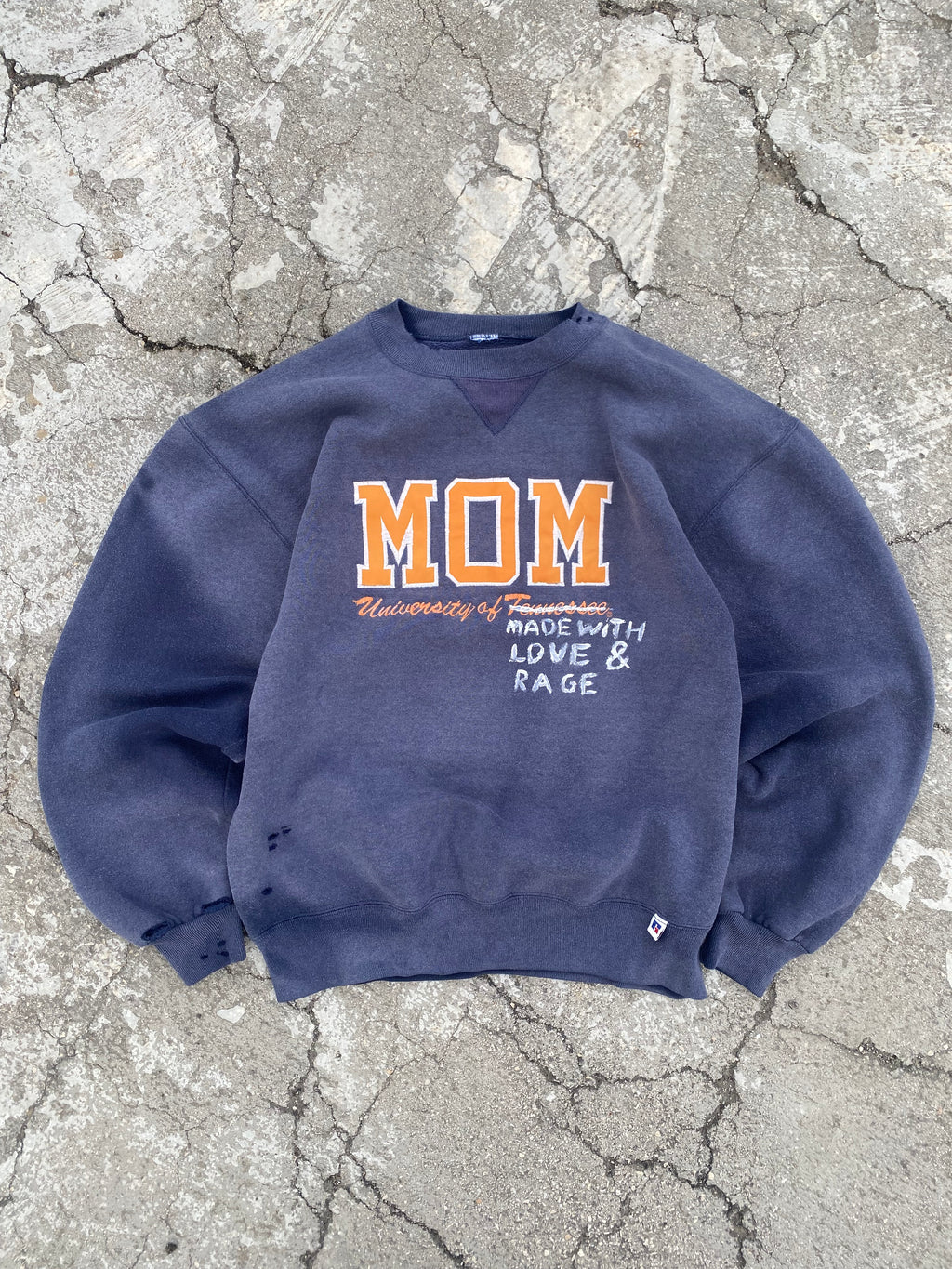 1990’S SUN FADED “MOM” RUSSELL ATHLETIC DISTRESSED CREWNECK (L)