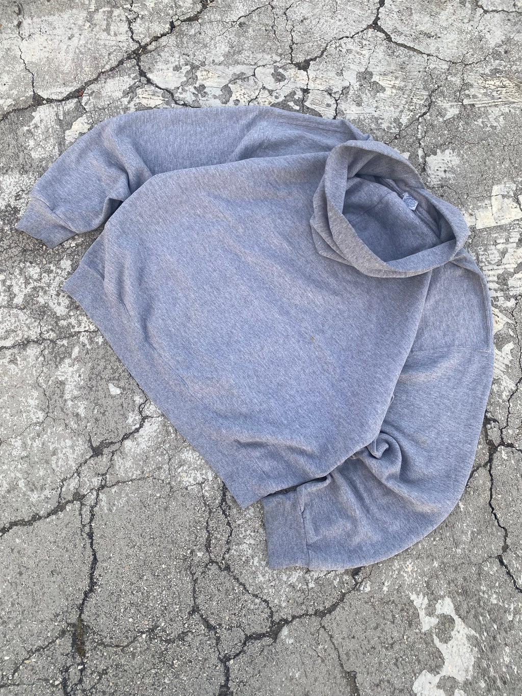 2000’S RUSSELL ATHLETIC “BASKETBALL” HOODIE (XL)