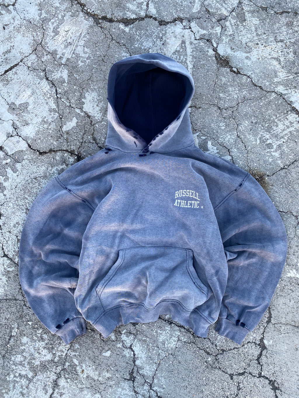 1990’S SUN FADE DESTROYED RUSSELL ATHLETIC HOODIE (S-M)