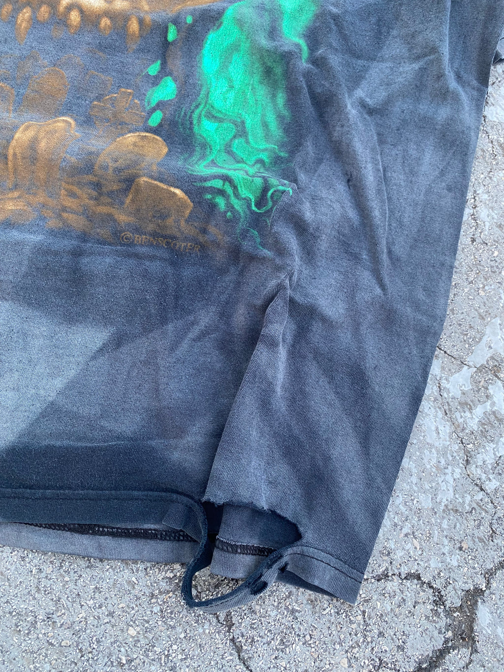 2000’S SKULL DISTRESSED TEE (XL)