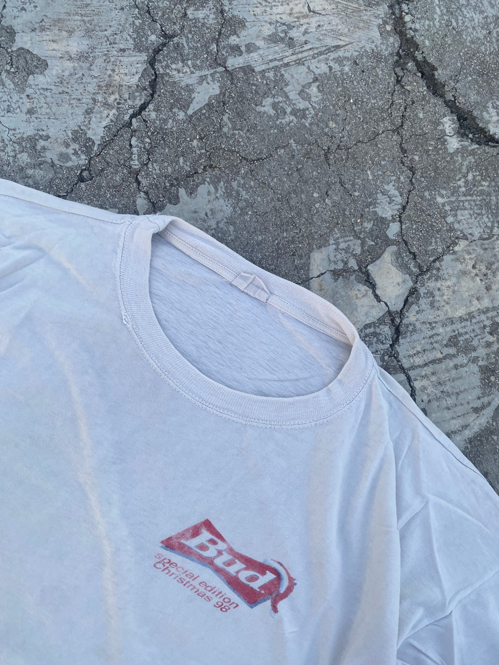 1990’S BUD BEER CHRISTMAS EDITION DIRTY WHITE TEE (XL)