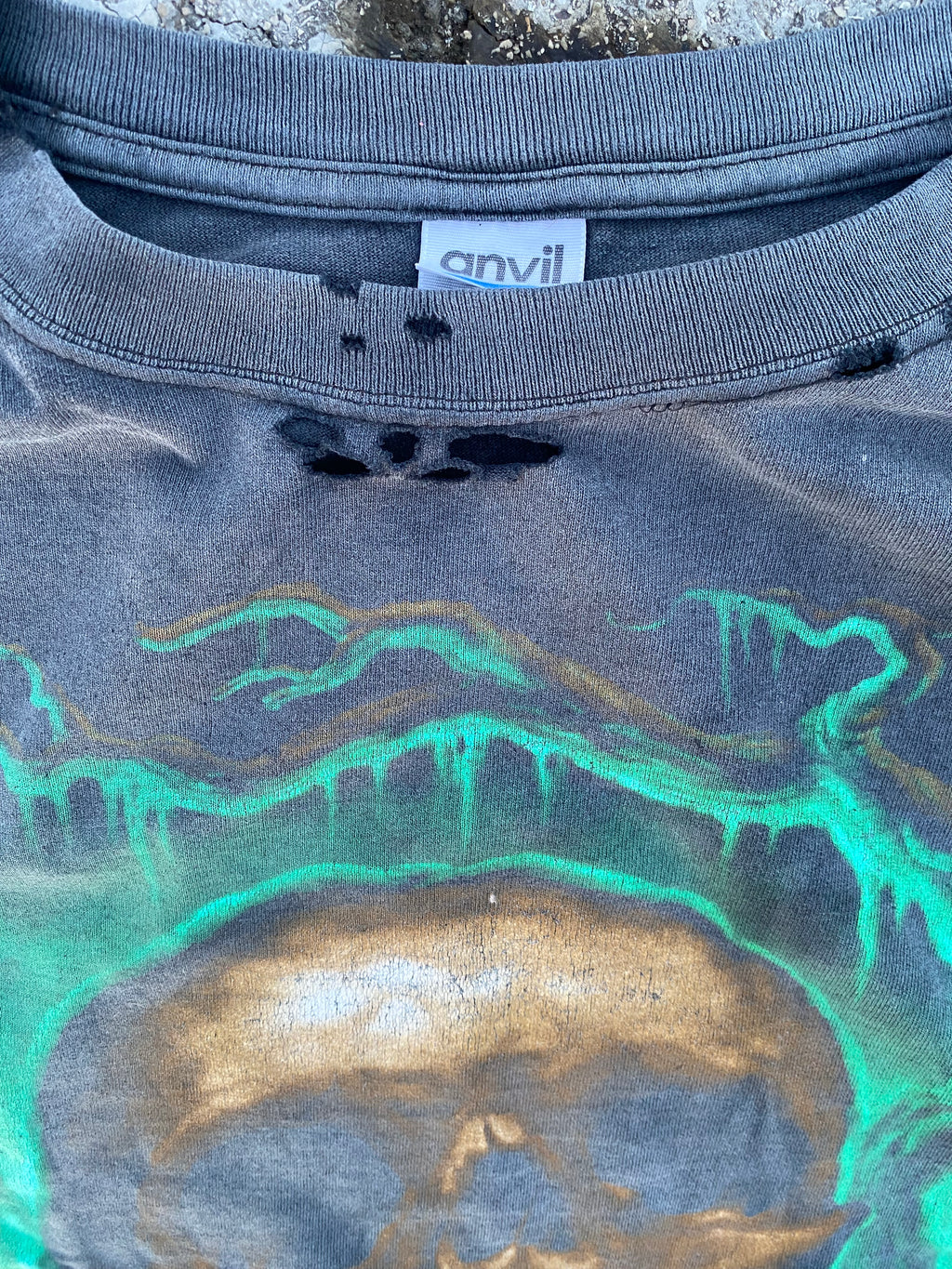 2000’S SKULL DISTRESSED TEE (XL)