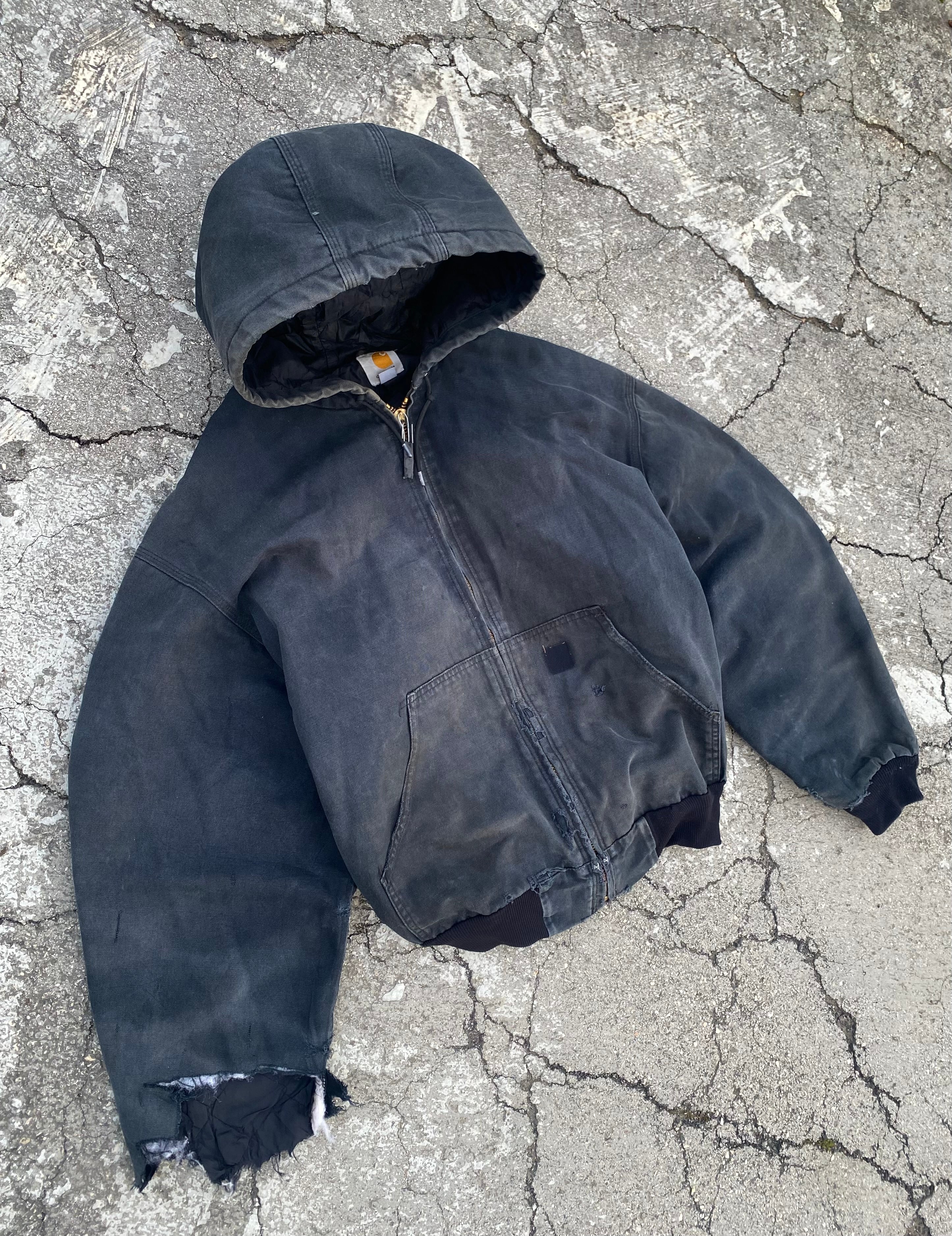 2000’S CARHARTT DESTROYED FADED ACTIVE JACKET (XXL)