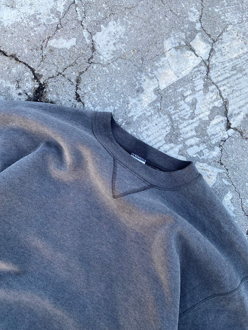 1990’S RUSSELL ATHLETIC SUN FADE BLANK REPAIR CREWNECK (L)