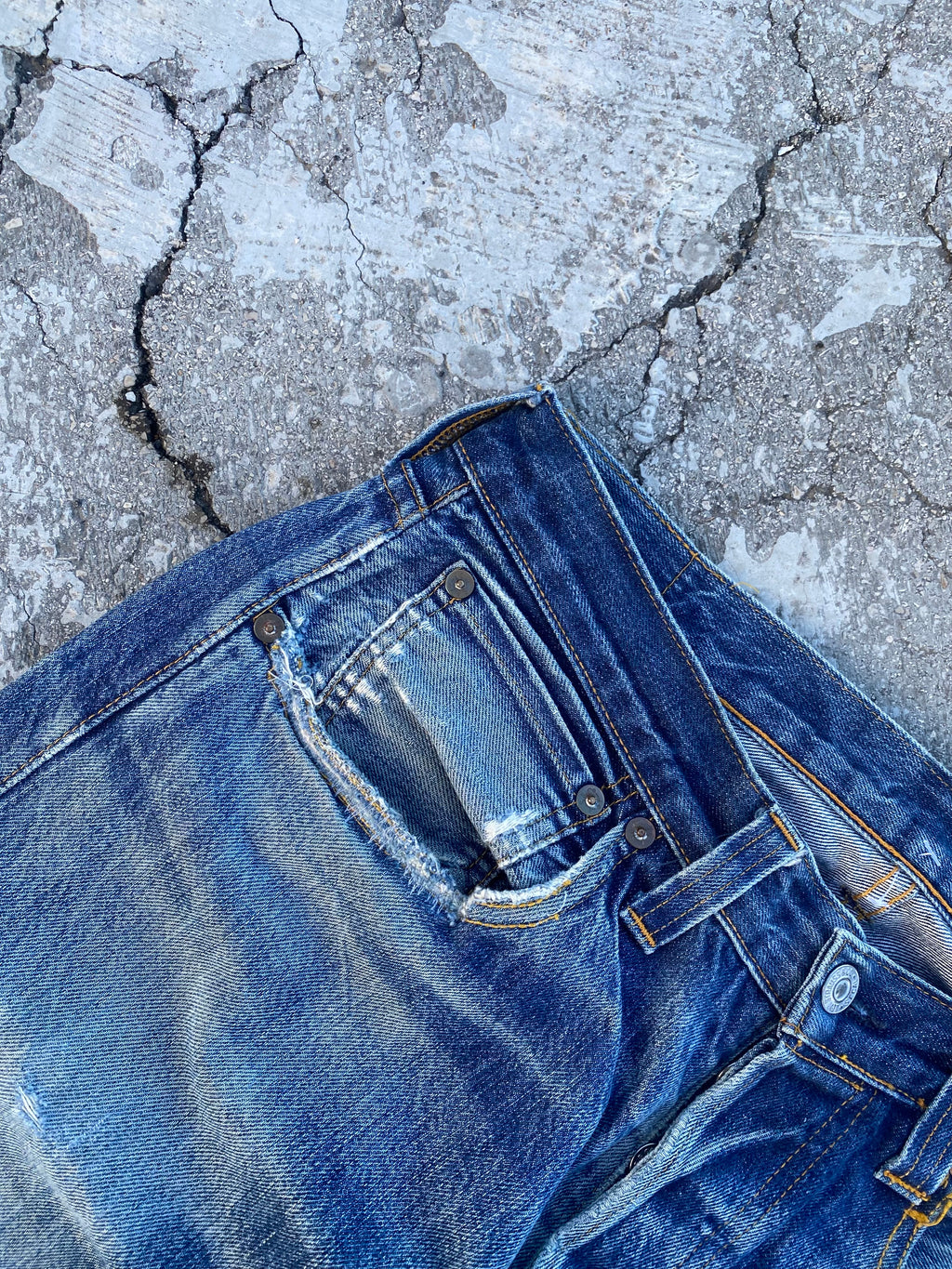 2000'S LEVI'S 501 SELVEDGE XX (W32)
