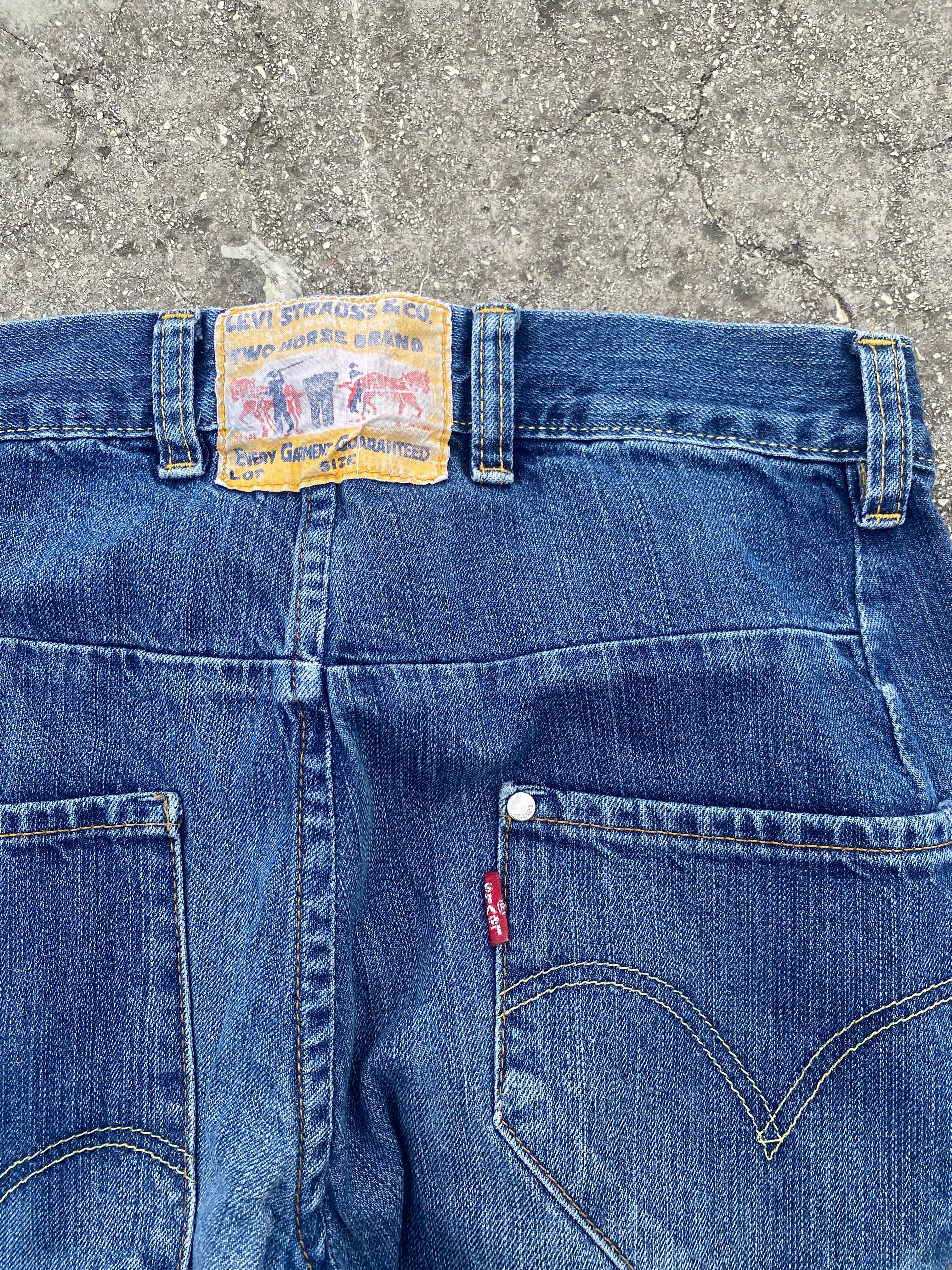 2000’S LEVI’S ENGINEERED TWISTED LEG (W28)