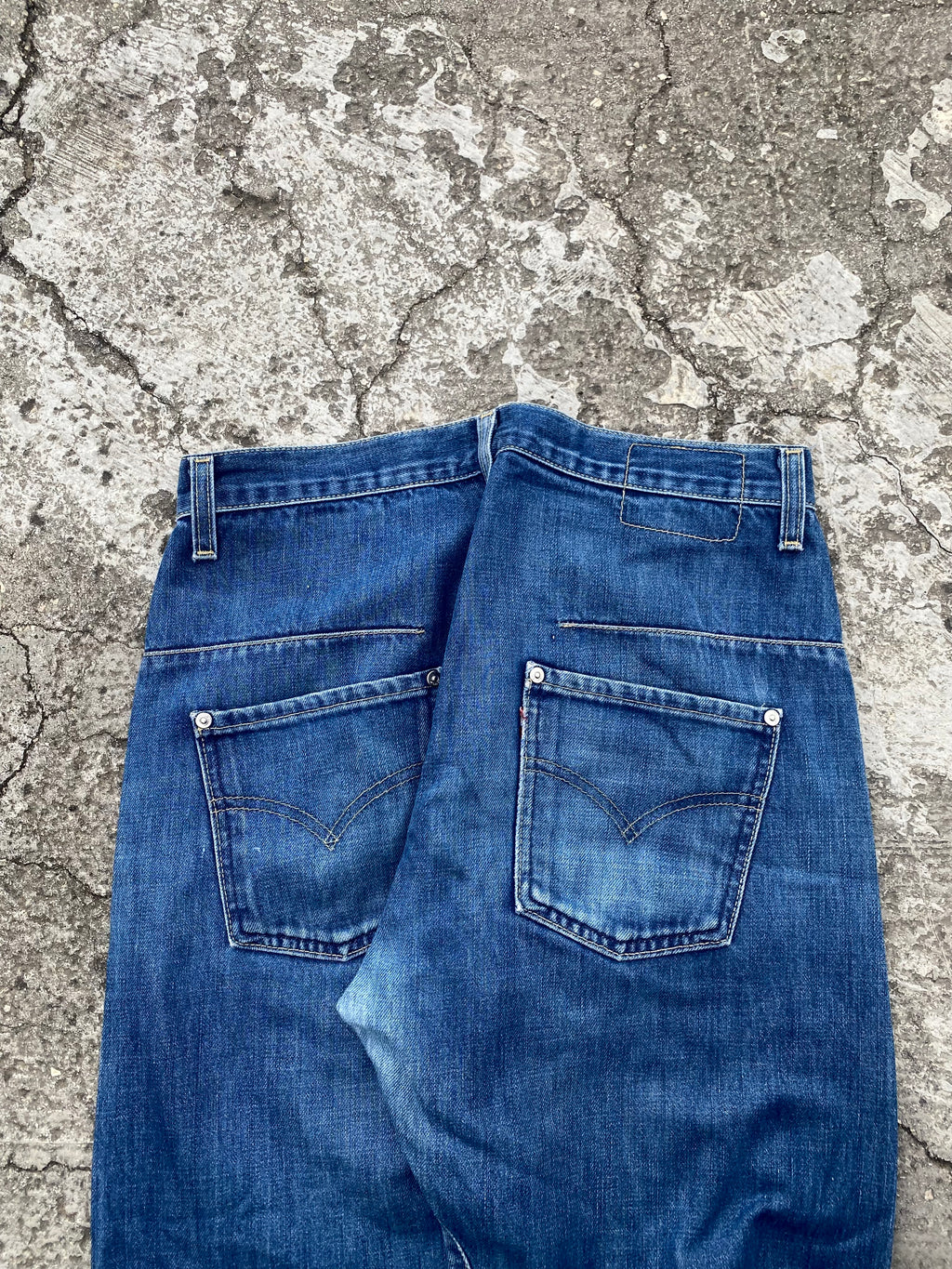 2000'S LEVI'S ENGINEERED "TWISTED LEG" WASHED BLUE (W30)