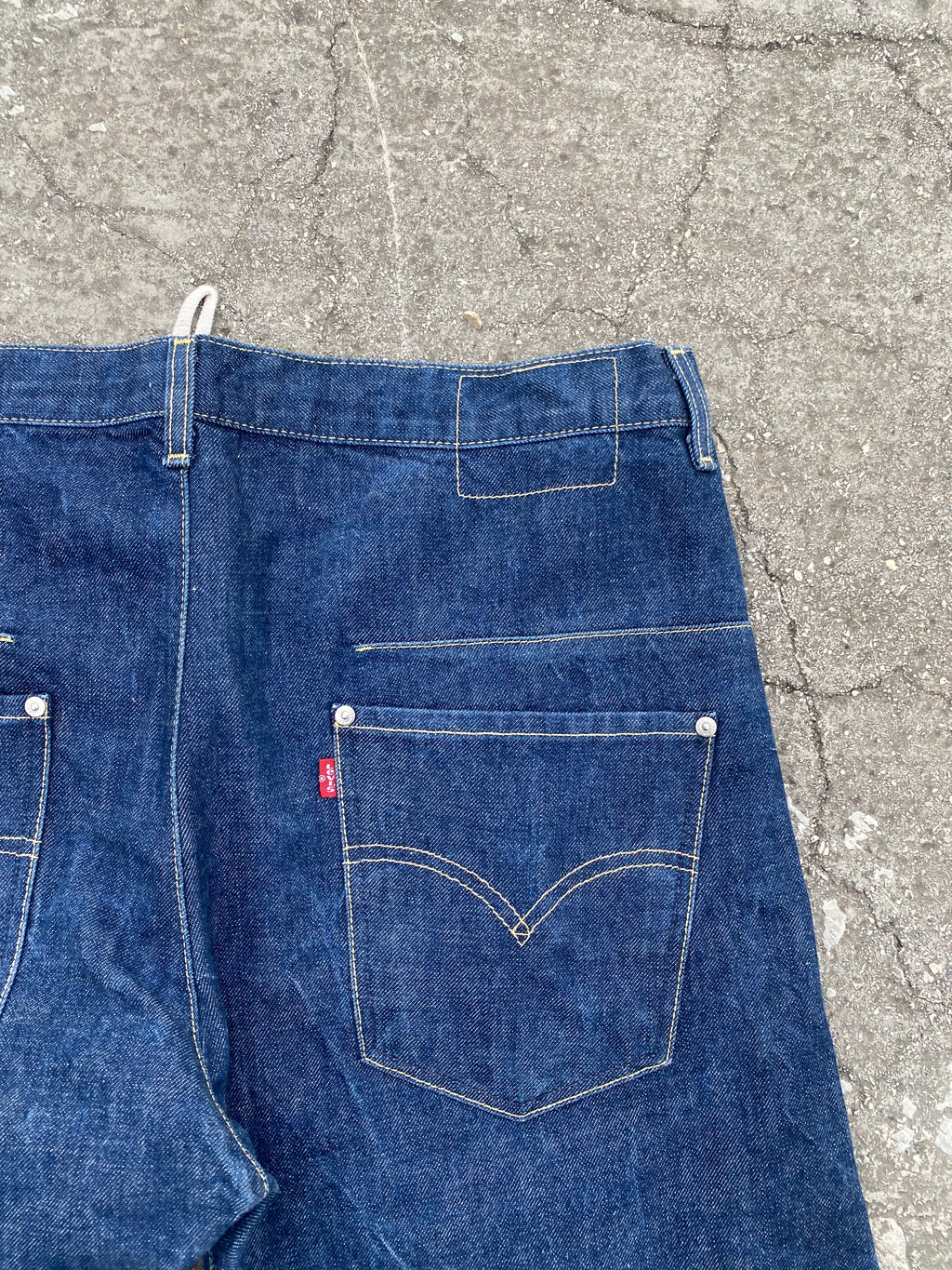 2000'S LEVI'S ENGINEERED "TWISTED LEG" RAW DENIM (W38)